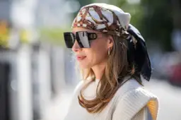 Jak modnie wiązać chustę na szyi - 5 stylowych technik, które zachwycą