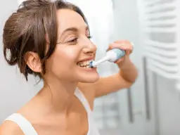 Szczoteczka soniczna: Co to? Jak działa? Twój przewodnik po technologii.