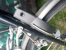 Jak otworzyć blokadę tylnego koła roweru bez klucza i frustracji