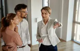 Agent nieruchomości: Czy warto? Odkryj ukryte korzyści i ryzyka