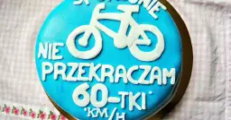 Napis na tort na 60. urodziny: 100+ pomysłów. Wybierz idealny!