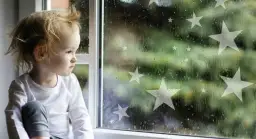 Jak skutecznie przykleić ozdoby do szyby bez uszkodzeń?