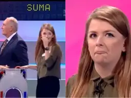 Uczestniczka Familiady śmieje się, gdy prowadzący ogłasza "Suma". Zastanawia się, co zmieniamy podczas jazdy samochodem.