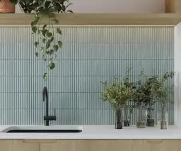 Nowoczesne alternatywy dla płytek w kuchni: inspiracje i porady