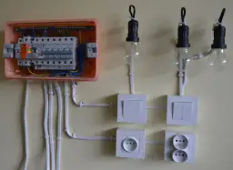 Jak podłączyć skrzynkę elektryczną w domu bez ryzyka porażenia