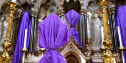 Kiedy zasłaniamy krzyże w kościele i dlaczego to ma znaczenie