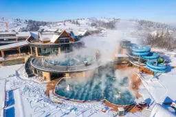 Legalna kąpiel w górach: Odkryj najlepsze jeziora i termy