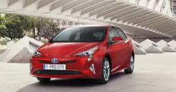 Jak działa hybryda w Toyota Prius? Poznaj jej sekrety i oszczędności