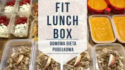 Gotowe posiłki w pojemnikach, idealne na fitness lunch box. Domowa dieta pudełkowa z ryżem, jajecznicą i zupą krem.