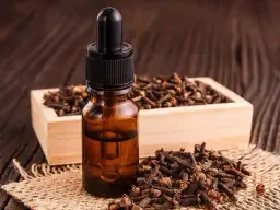 Olejek goździkowy na ból zęba: Jak stosować bezpiecznie?