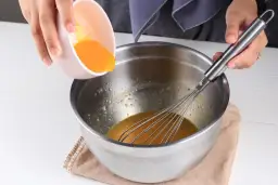 Koktajle z jajkiem: Jak zrobić puszystą pianę bez obaw?