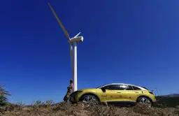 Pomocnik elektryka: Jak zacząć i ile zarobisz w OZE?