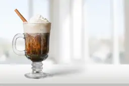 Kawa po irlandzku: przepis, historia i sekrety idealnego smaku