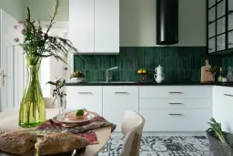 Płytki czy szafki w kuchni? Uniknij kosztownych błędów!