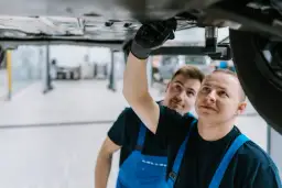 DSG: Wymiana oleju co 60 000 km? Poznaj prawdę i koszty!