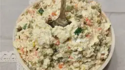 Ile waży łyżka sałatki jarzynowej? Zaskakujące różnice w wadze