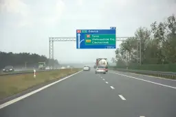 Jaki mandat za jazdę ciężarówką w zakazie? Uniknij wysokich kar!