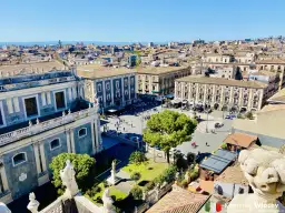 Katania: Co zwiedzić? Barok, Etna i smaki Sycylii czekają!