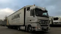 Multilock naczepa co to jest i jak skutecznie zabezpiecza ładunek