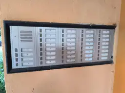 Jak otworzyć drzwi domofonem? 5 prostych kroków dla każdego