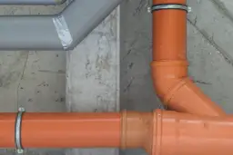 Jaką rurę do kanalizacji wybrać? 5 kluczowych kryteriów