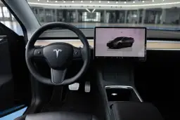 Co to jest Tesla? Rewolucja w motoryzacji i energetyce.