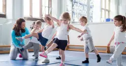 Jak powinna wyglądać rozgrzewka na wf, aby uniknąć kontuzji?