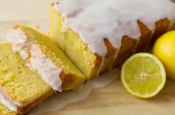 Pyszne ciasto cytrynowe z lukrem - prosty przepis krok po kroku