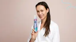 Pianka do włosów: Perfekcyjna fryzura bez sklejania? Poznaj triki!