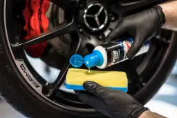 Co daje wosk na samochodzie? Ochrona i blask, które musisz znać