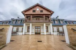 Dom opieki Kobiór: Jak wybrać? Koszty, procedury, spokój dla rodziny.