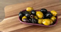 Ile oliwek dziennie? Optymalna porcja dla zdrowia i figury.