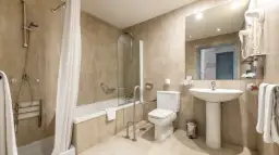 Jak uzyskać dofinansowanie na remont łazienki dla osoby niepełnosprawnej i uniknąć problemów?