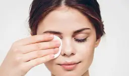 Abschminken: So gelingt's richtig & schonend für gesunde Haut