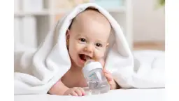 Od kiedy woda dla niemowlaka? Kluczowe informacje, które musisz znać