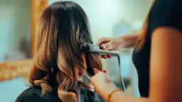 Loki prostownicą: Twój przewodnik krok po kroku do idealnej fryzury