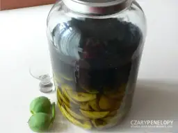 Kiedy zbierać zielone orzechy na nalewkę? Idealny termin