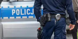 Kto jest zwolniony z alarmu w policji? Zasady i wyjątki dla rodziców