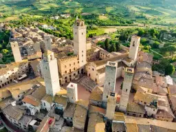 Gdzie zjeść w San Gimignano? Odkryj najlepsze restauracje i smaki