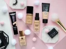 Jak zamaskować pryszcze? Nieskazitelna cera bez efektu maski!