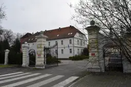 Dom Opieki Dwór Biskupi Nysa: Innowacje, Historia, Komfort i Finansowanie