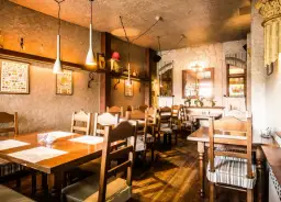 Gdzie zjeść w Nowym Targu? Najlepsze restauracje i smaki regionu