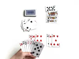 Jak grać w remika? Pełny przewodnik po zasadach i strategiach