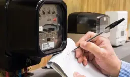 Ile dokładnie trwa ponowne podłączenie prądu przez Tauron? Sprawdź teraz!