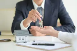 Ile wynosi prowizja biura nieruchomości wynajem i jak uniknąć wysokich kosztów?