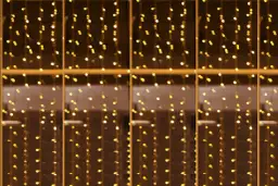 Jak zamontować kurtynę świetlną? Prosty poradnik krok po kroku