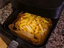 Ile czasu piec frytki w frytkownicy beztłuszczowej, aby były chrupiące?