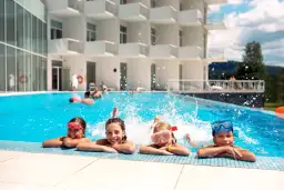 Pomorskie jeziora: Hotele dla rodzin, SPA i aktywnych wybierz swój!