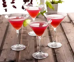 Kieliszek do koktajli – jak wybrać idealny do Twoich drinków?