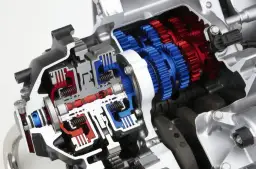 Poznaj zasadę działania sprzęgła w motocyklu: kompletny poradnik mechaniczny